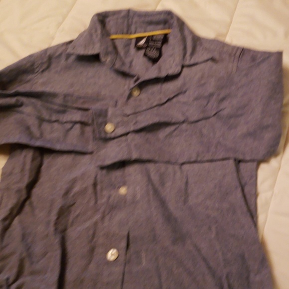 Boys shirts 4t and 5t never wore - Picture 4 of 4